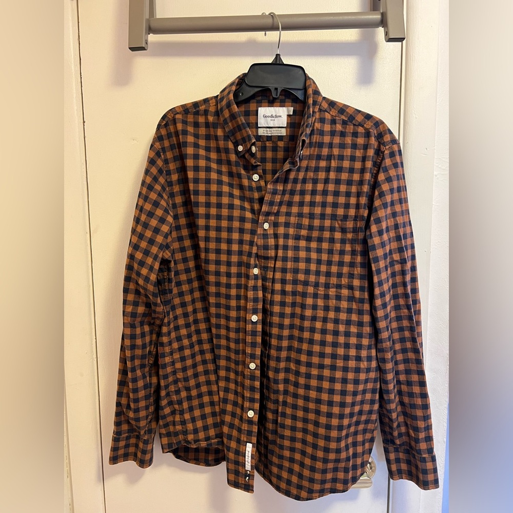 L navy blue and brown long sleeved button up